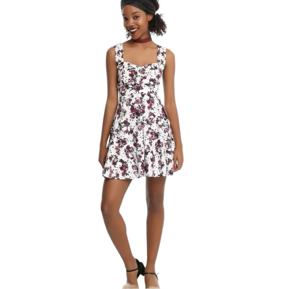 HOT TOPIC White Skull & Floral Print Fit & Flare Dress Corset Back Roses Goth - Picture 7 of 9